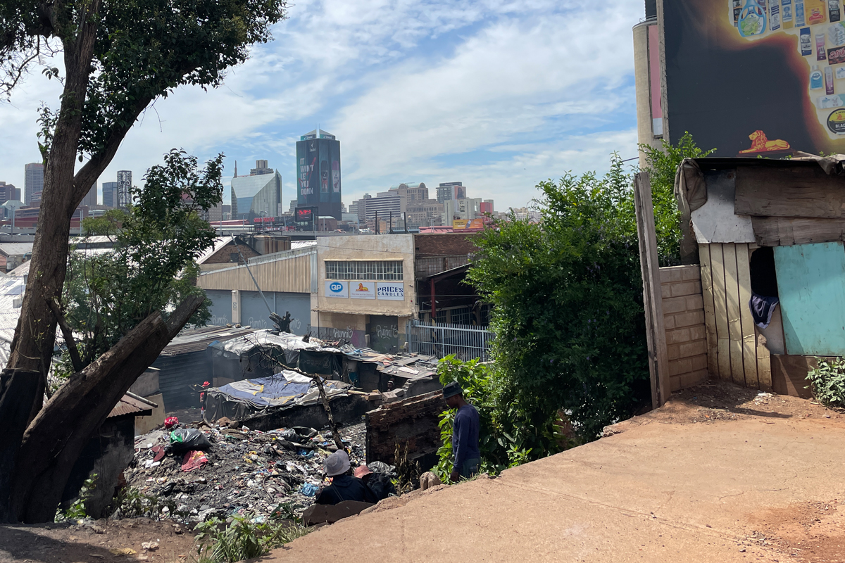 "Intercity Ressource Centre" ist eine Partnerorganisation von Misereor, die im Bereich von städtischer Entwicklung arbeitet. Die DVS-Leiter*innen besuchten ihre Projekte und lernten dabei die informelle Siedlung – auch "Afrika" genannt – in Johannesburg kennen.