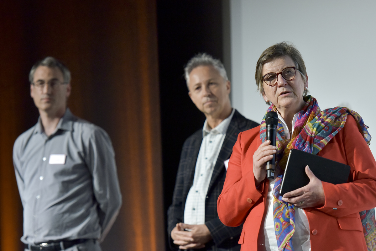 AGIAMONDO-Geschäftsführerin Dr. Claudia Lücking-Michel dankt allen, die zum Gelingen der Tagung beigetragen haben und kündigt an, dass an dem Thema weiter gearbeitet werde.