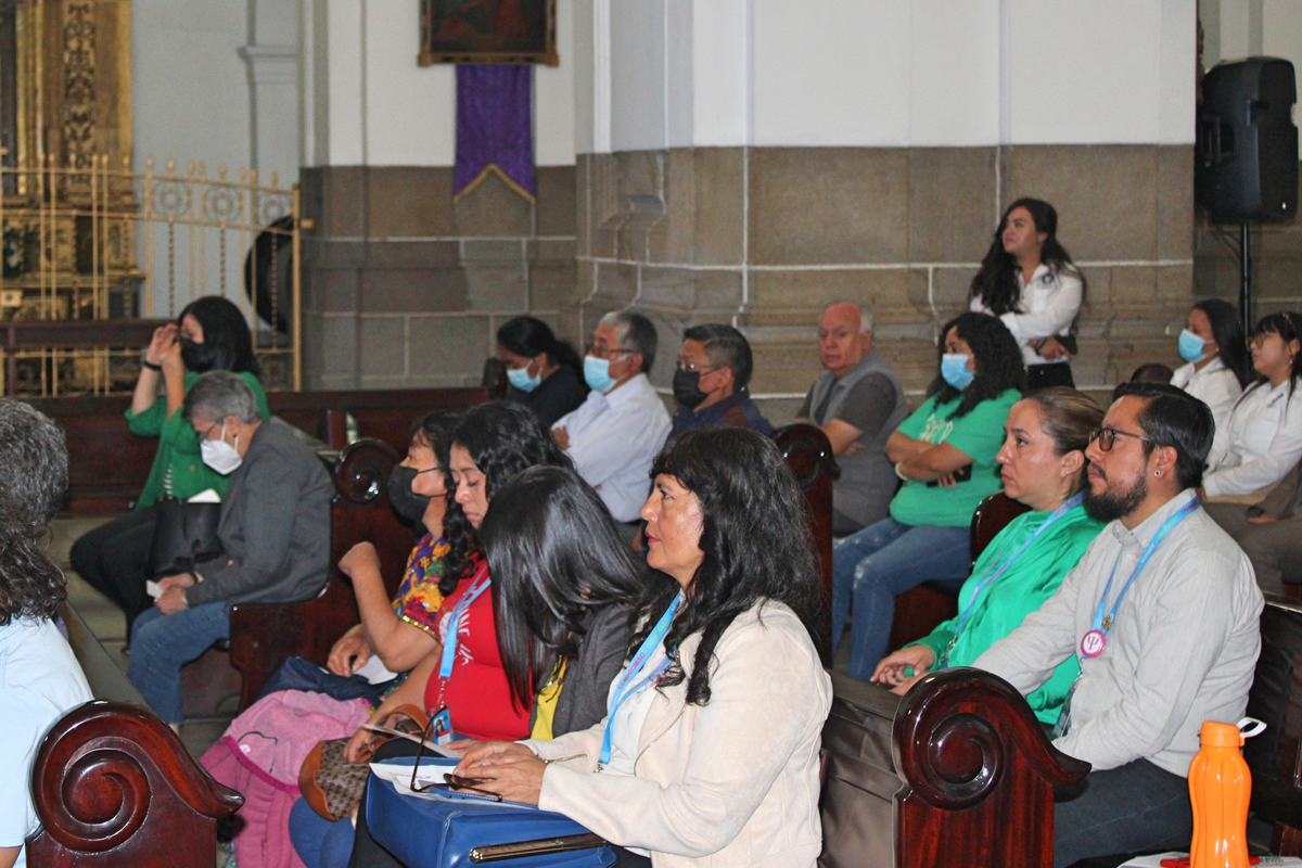 Blick ins Publikum: In der Kathedrale des Erzbistums von Guatemala wird der jährliche Bericht von ODHAG zur Situation von Kindern und Jugendlichen vorgestellt .