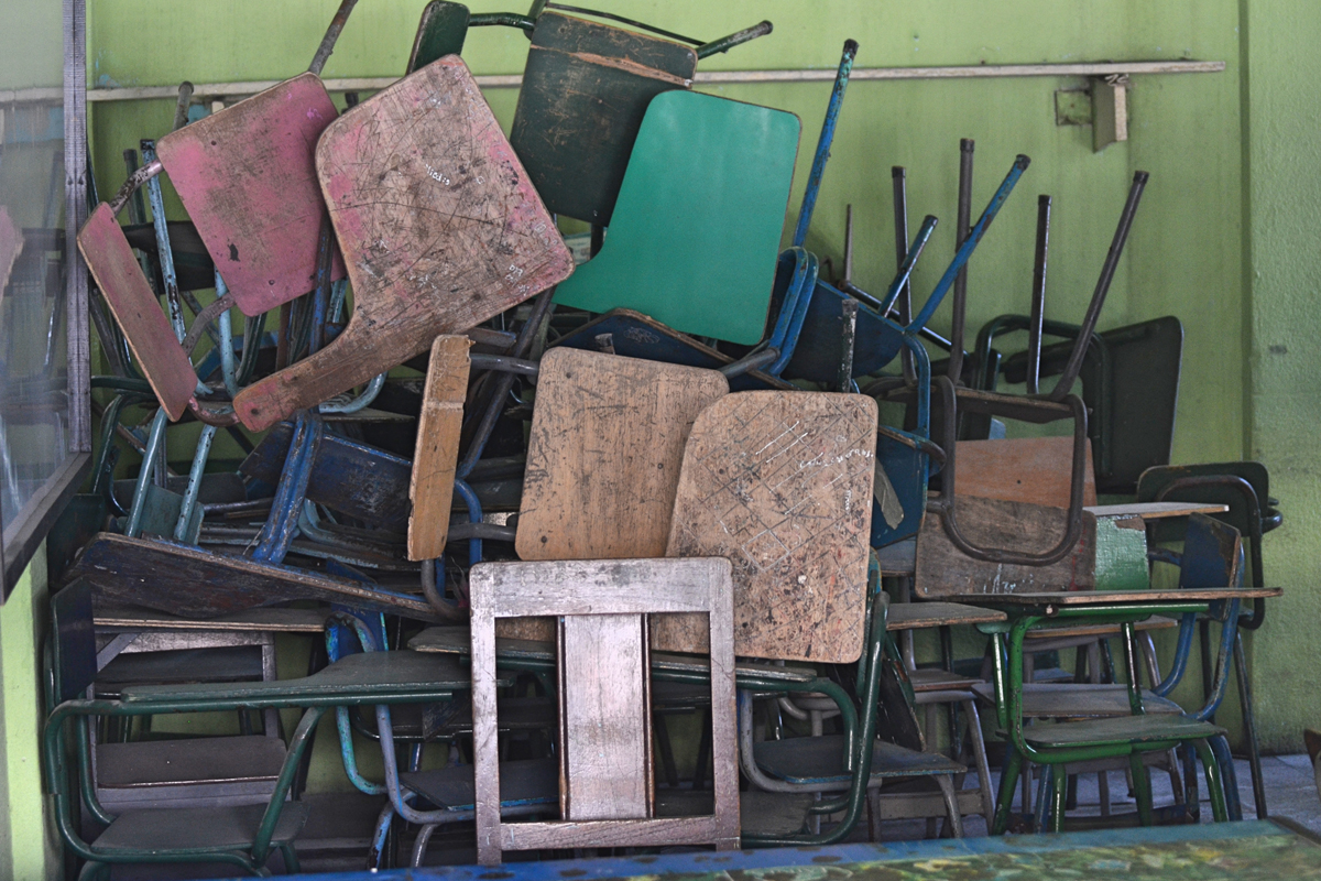 Vor allem in den ländlichen Gebieten Guatemalas fehlen in den öffentlichen Schulen gute Schulmöbel und andere notwendige Infrastruktur.