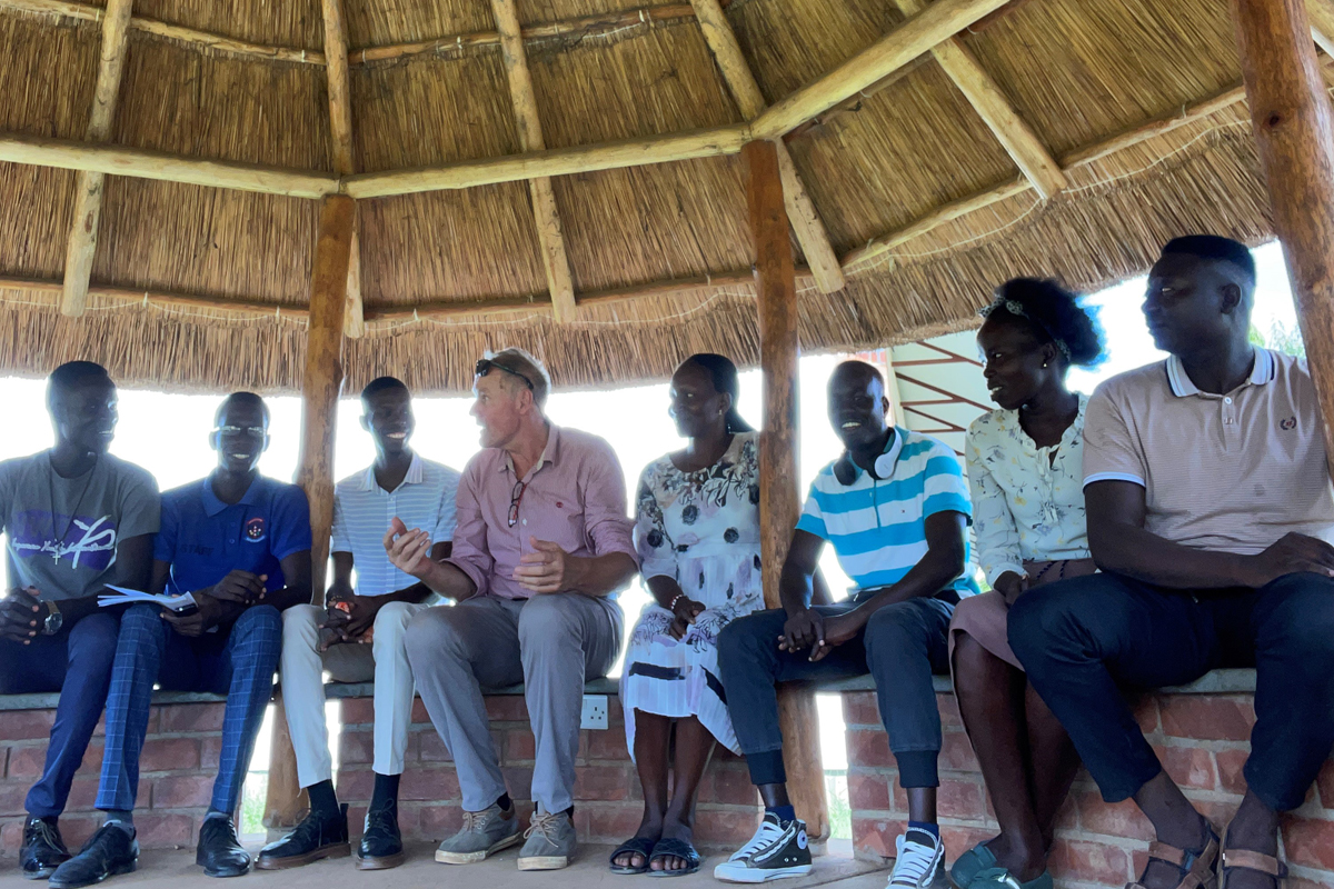Die Student*innen schätzen inzwischen die didaktischen Erweiterungen. Themen in Kleingruppen zu erarbeiten und die individuellen Arbeitsergebnisse später für alle im Plenum vorzustellen, macht macht Freude und ist bereichernd.
