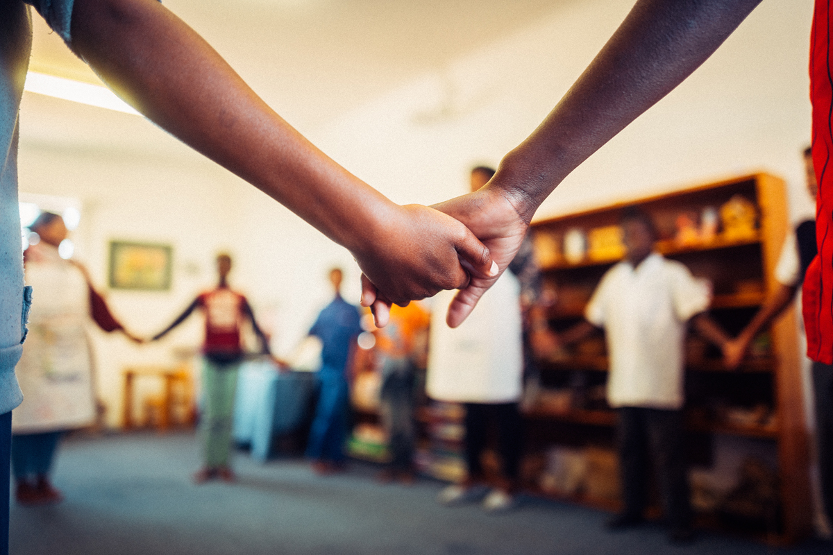 Ringtime, der Begrüßungskreis mit Liedern und Spielen, erleichtert den Kindern das Ankommen und Verlassen der Einrichtung. Sie erleben Rhythmus, gemeinsame Bewegung und Musik. Der Abschiedskreis schließt mit einem Gebet für ihre Sicherheit. Ringtime ist ein wichtiges pädagogisches Element in den Programmen im BAP. Ringtime, der Begrüßungskreis mit Liedern und Spielen, erleichtert den Kindern das Ankommen und Verlassen der Einrichtung. Sie erleben Rhythmus, gemeinsame Bewegung und Musik. Der Abschiedskreis schließt mit einem Gebet für ihre Sicherheit. Ringtime ist ein wichtiges pädagogisches Element in den Programmen im BAP.