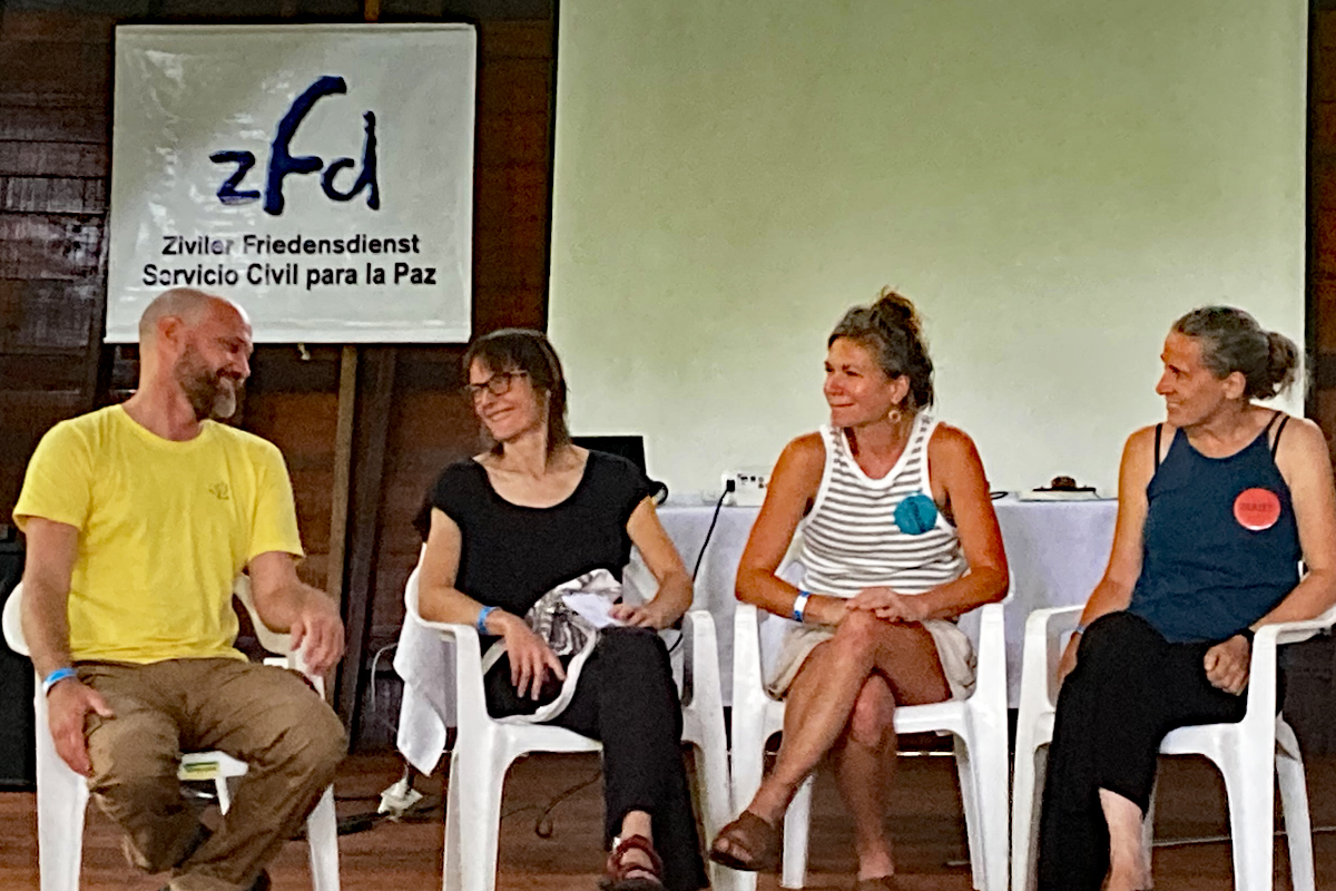 Austausch während des Treffens, von rechts nach links: Ulrike Purrer, Katharina Wagner, Bianca Bauer und Matts Olsson.