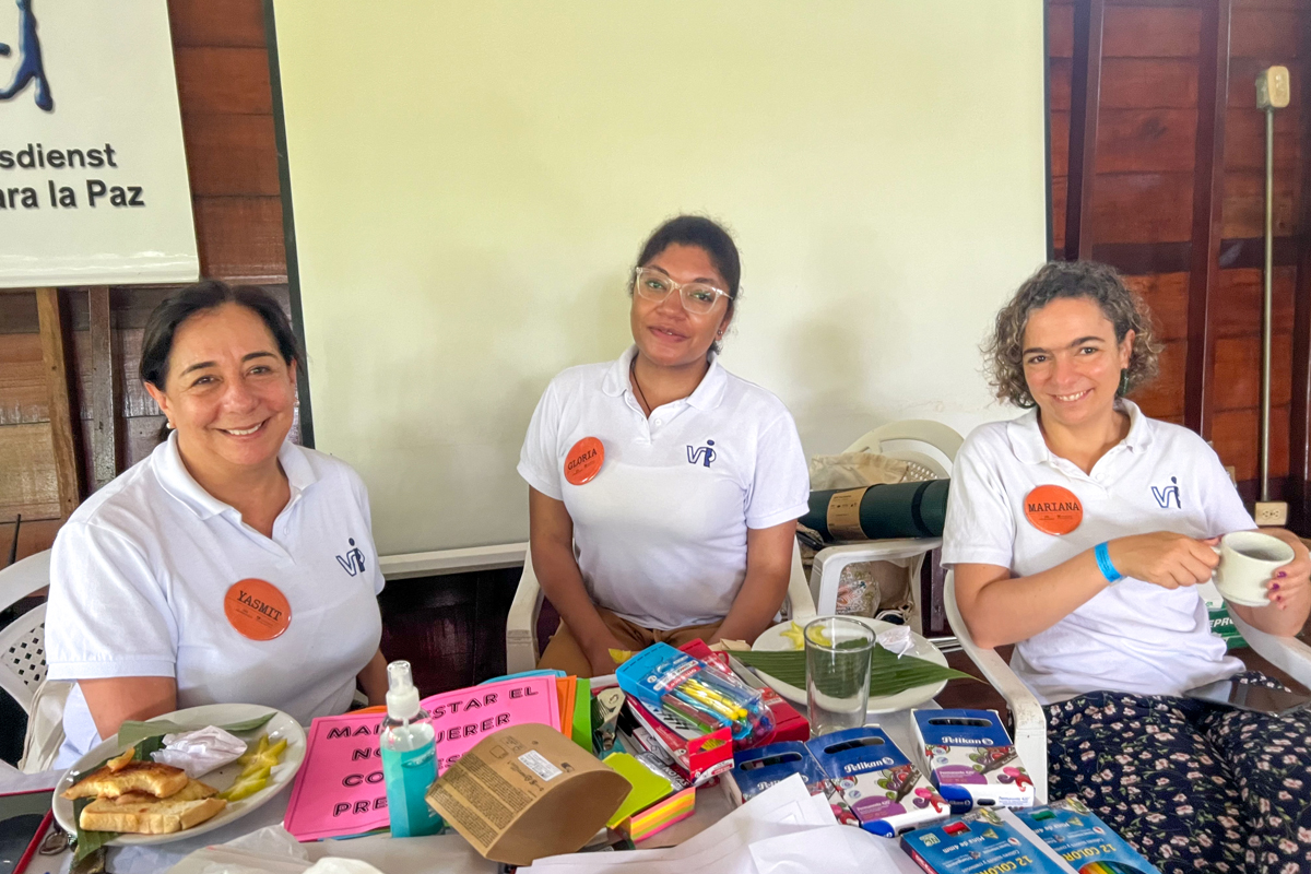 Liz Yasmit Arevalo Naranjo, Luz Gloria Angulo Tapia und Mariana Saez Uribe  (von links) sind Mitlgiederder Corporación Vinculos.