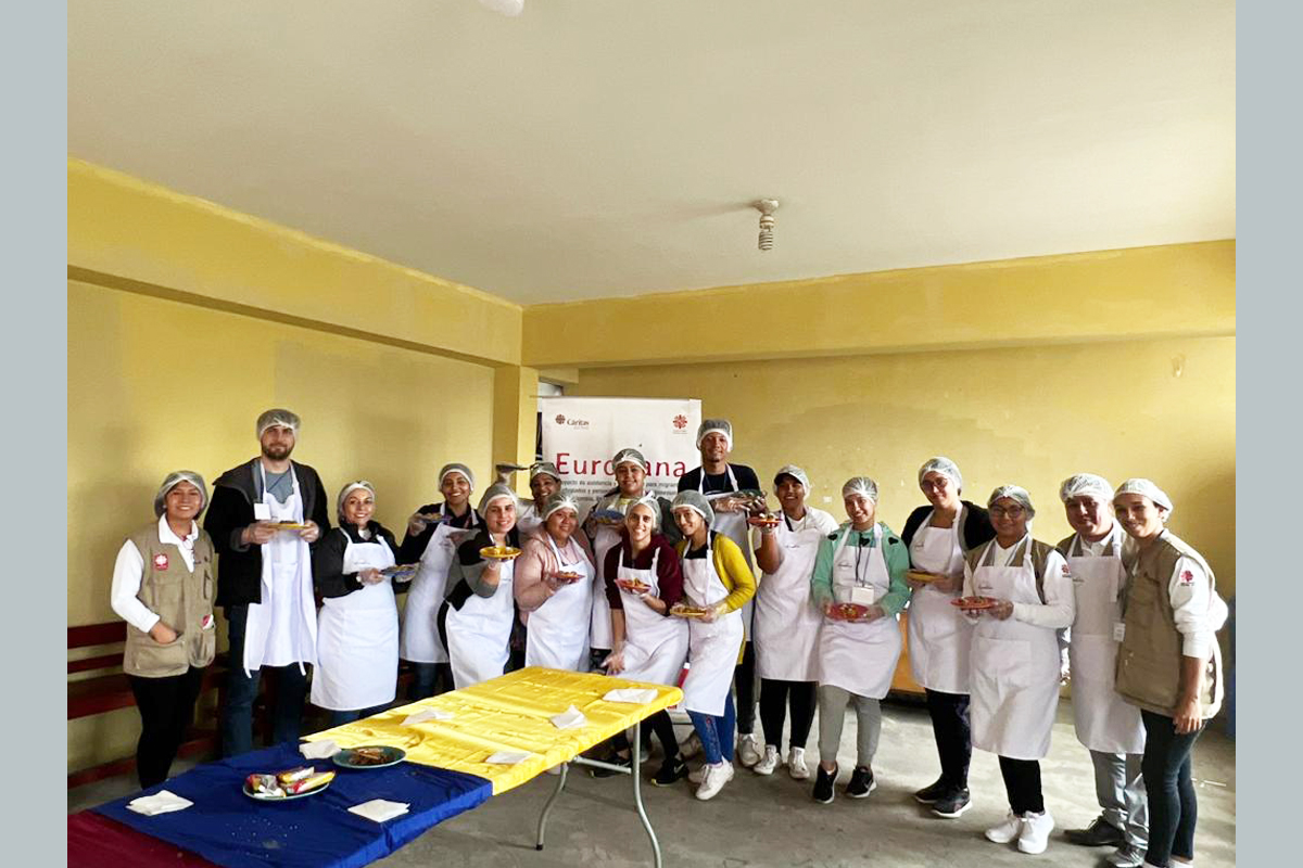 Caritas international organisiert regelmäßig Workshops zu verschiedenen Themen. Im Juni 2023 fand im Rahmen des Projekts EuroPana in Chosica bei Lima dieser Workshop zu gesunder Ernährung statt. Jonas Brenner und seine Teamkolleg*innen waren dabei.