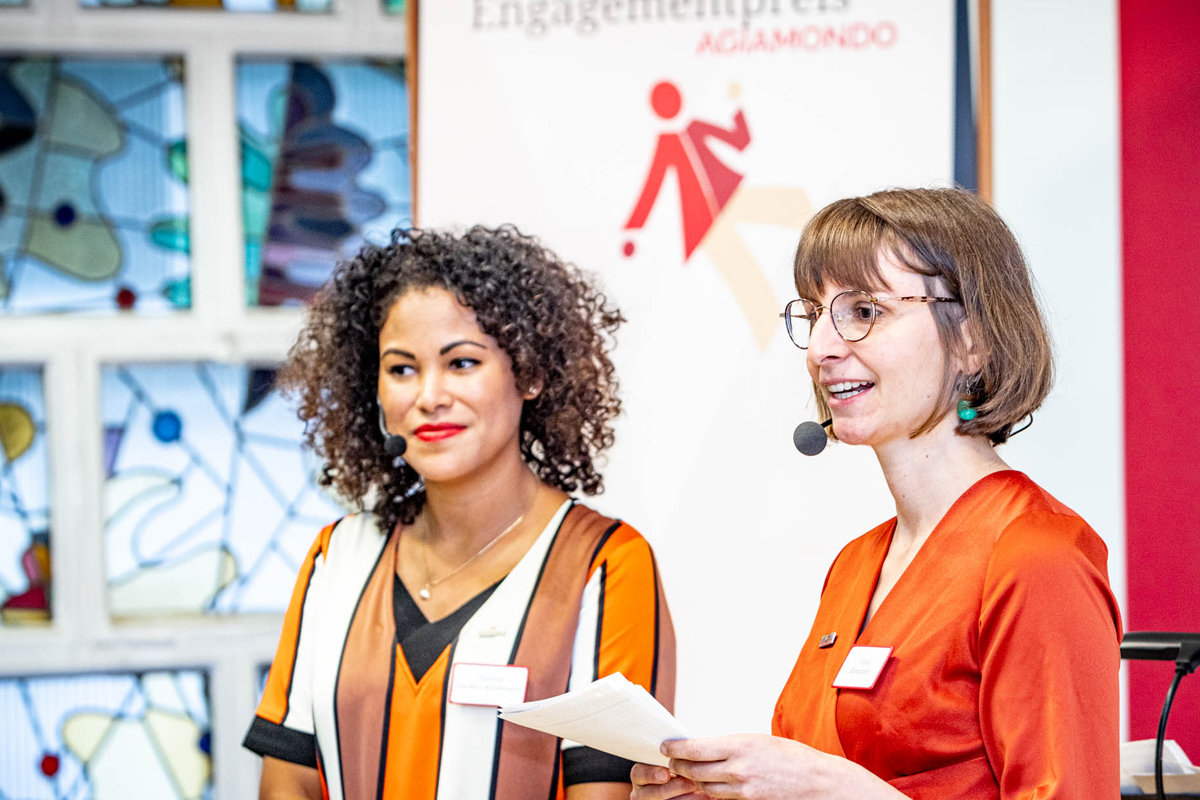 Clara Braungart und Francia Cordero Brinkmann moderierten die Veranstaltung zur Preisverleihung (von rechts).