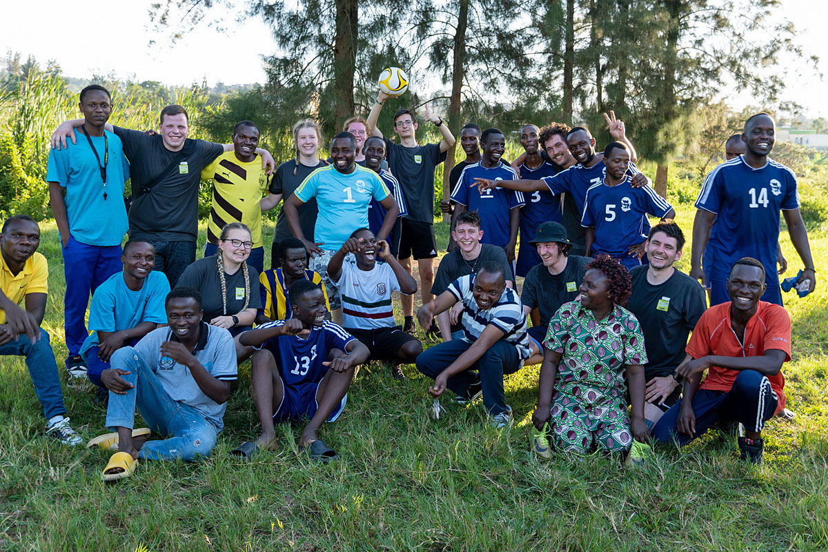 Neben den Ausbildungserfahrungen in der Schreinerei stärken gemeinsame Freizeitaktivitäten das Miteinander und den Teamgeist.