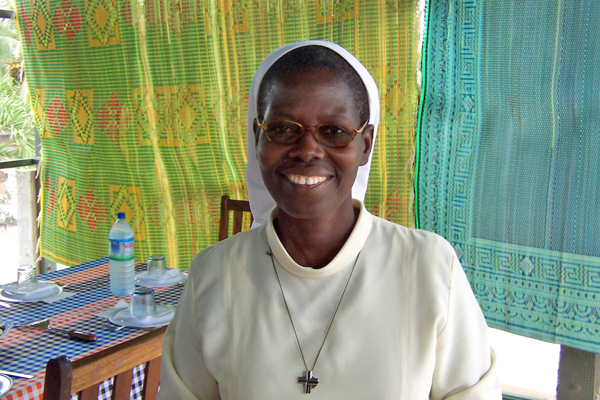 Seit 2020 bietet Schwester Pascaline Dogba Mädchen, die auf der Straße leben, Unterkunft und einen Ausbildungsplatz.