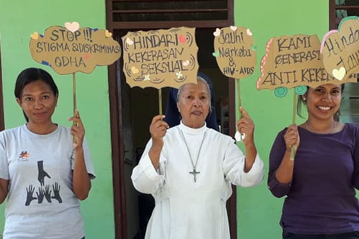 Frauen im Projekt TRUK-F machen auf die Diskriminierung und Gewalt gegen ihr Geschlecht aufmerksam. TRUK-F bedeutet übersetzt Freiwilligenteam für die Menschheit auf Flores.