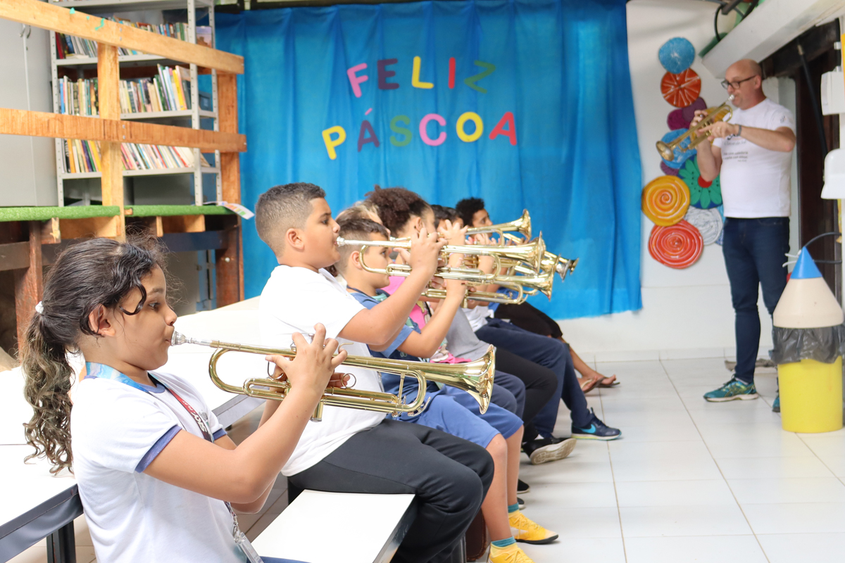 Gute pädagogische Arbeit macht einen Unterschied im Leben der Kinder und Jugendlichen des Landes. Dafür ist es wichtig, dass Lehrer*innen z. B. durch unsere Fortbildungen in Musik Selbstvertrauen gewinnen und ihnen bewusst wird, dass ihr Beruf wertvoll ist.