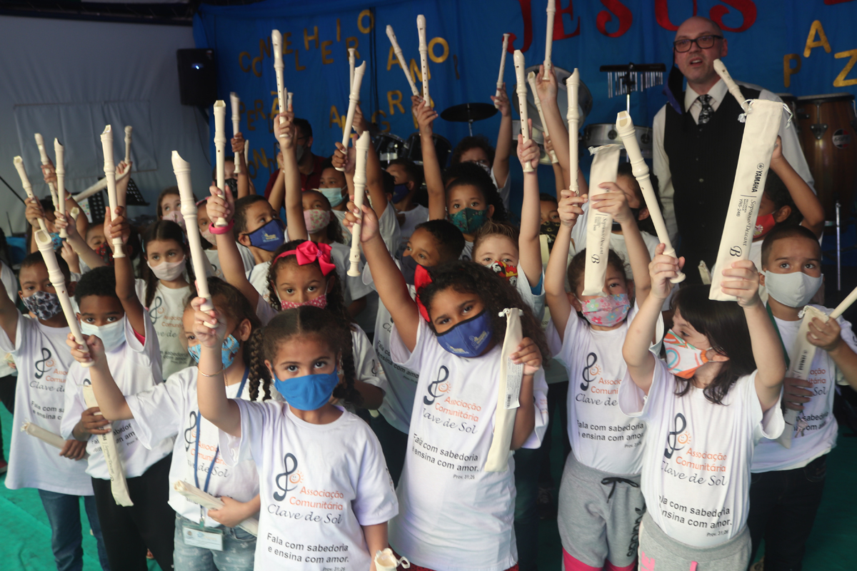 Musiik macht den Schwerpunkt der sozialpädagogischen und künstlerischen Aktivitäten für Kinder und Jugendliche von Clave del Sol aus. Neben dem Unterricht für Blas- und Streichinstrumente, Gitarre, Percussion oder Keyboard gibt es Unterstützung beim Lesen- und Schreibenlernen. Kinder sollen in ihrer Autonomie  gestärkt  werden.