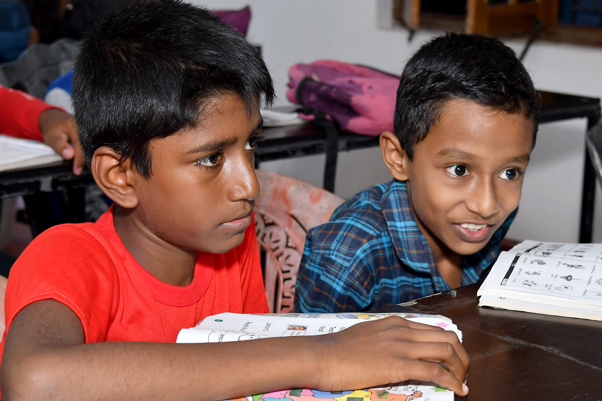 Die Partnerorganisation EHED verbessert durch den gemeinsamen Englischunterricht Bildungschancen für Kinder und Jugendliche und fördert so eine Lingua franca, in der sich alle verständigen können.