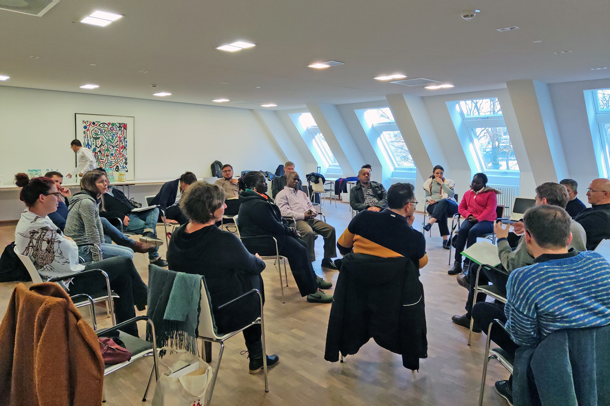 Im Februar 2023 wurde die überarbeitete Fassung des Konzeptionspapiers zu Struktur, Ansatz und Partnerverständnis der ZFD-Arbeit von AGIAMONDO in Bensberg mit Partnern und ZFD-Akteur*innen reflektiert.