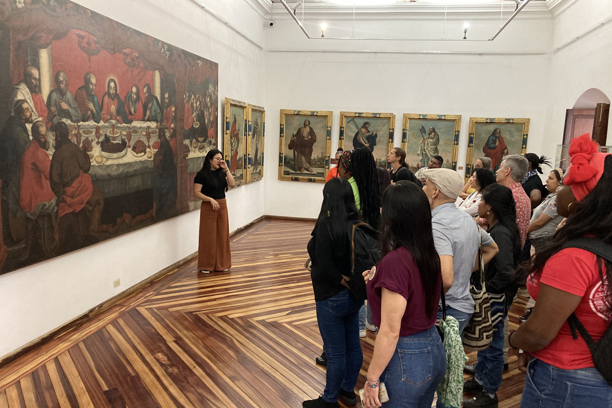 Führung für die Teilnehmer*innen des Treffens durch das Museum für religiöse Kunst. Museen sind wichtig für die Erinnerungsarbeit. Das Museum für religiöse Kunst ist ein Museum der Erzdiözese mit Kunst aus dem Barock. Unter einer neuen Führung wird es gerade umgestellt und die neue Leiterin ist  offen für Neues.