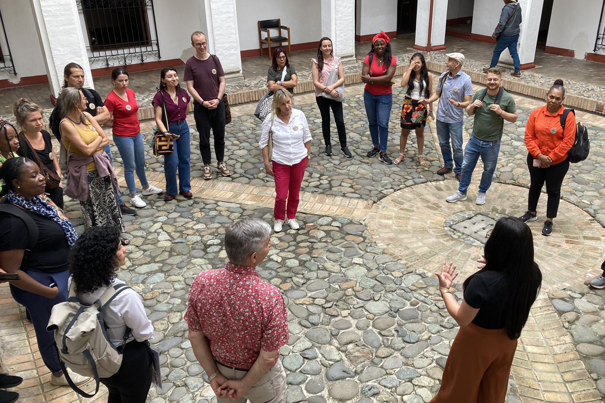 Dank der fachkundigen Führung konnte die Gruppe im Museum die Handschrift und Präsenz der indigenen Künstler aus der Barockzeit verstehen, sowie deren Interpretation. Es ging auch um  die Integration indigener Aspekte, z. B. in Bilder des "Letzten Abendmahles". So war deutlich ein lokaler Beitrag zu erkennen.