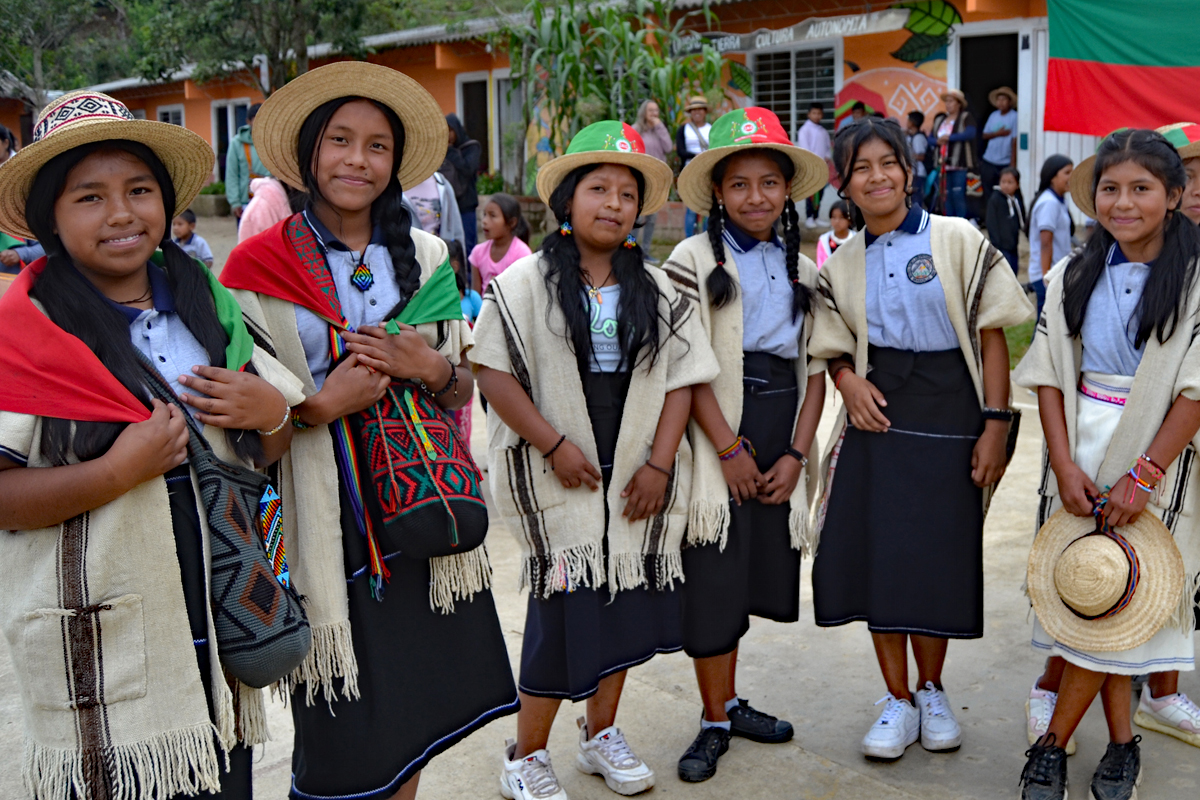 Schülerinnen des Technischen Agrarinstituts Nasa-wésx kiwe aus dem Dorf Granadillo