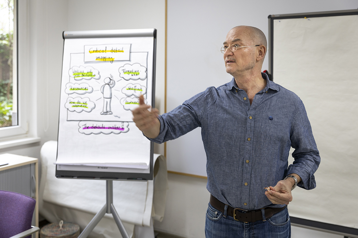 Thomas P. ist Soziologe und war lange als Consultant in der Internationalen Zusammenarbeit engagiert. In Kürze wird er sich als ZFD-Fachkraft in Kamerun für Binnenvertriebene einsetzen.