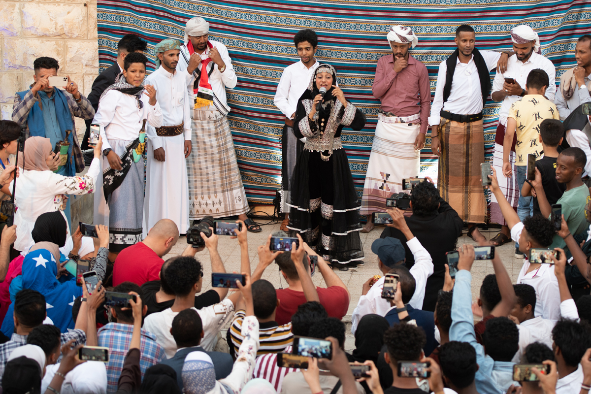 Bühnenprogramm während des JRS-Festivals der Begegnung