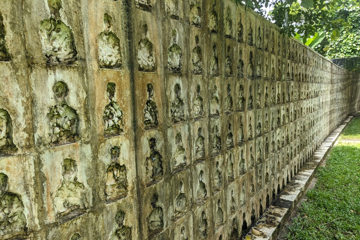 Innerhalb eines Kirchengebäudes ist eine Gedenkstätte für die Opfer des Bürgerkriegs. Der Jesuit Pater Pieris, einer der führenden asiatischen Befreiungstheologen, hat die Gedenkstätte begründet. Sie wird stark kritisiert, weil sie allen Opfern des Bürgerkriegs gleichermaßen gewidmet ist und keine Position für eine bestimmte Gruppe bezieht.
