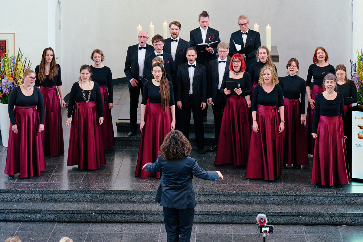 Der Kammerchor HXOS gestaltete die Veranstaltung musikalisch. Der Kammerchor HXOS gestaltete die Veranstaltung musikalisch.