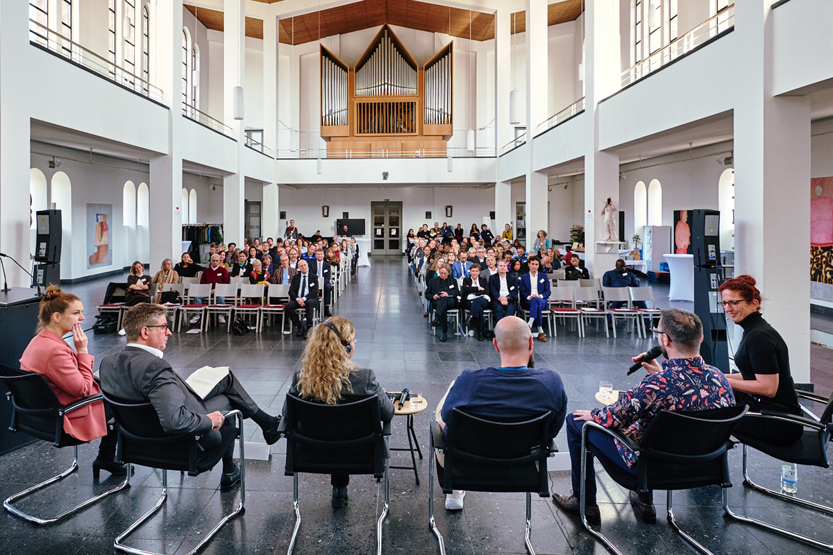 Podiumsdiskussion zu Partnerschaften im Entwicklungsdienst für Klimagerechtigkeit und Frieden Podiumsdiskussion zu Partnerschaften im Entwicklungsdienst für Klimagerechtigkeit und Frieden