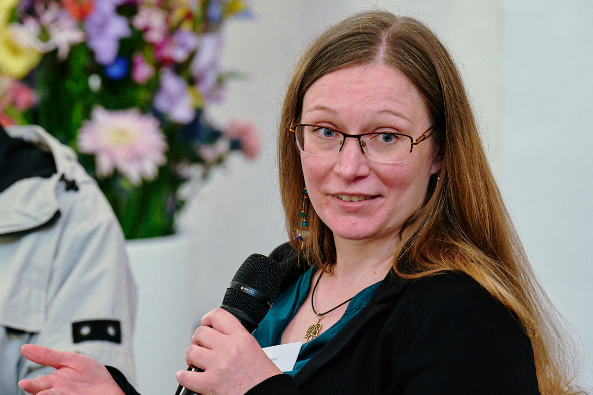 Susanne Menke, zurückgekehrte ZFD-Fachkraft aus Kolumbien berichtet über die Herausforderungen ihrer Arbeit. Susanne Menke, zurückgekehrte ZFD-Fachkraft aus Kolumbien berichtet über die Herausforderungen ihrer Arbeit