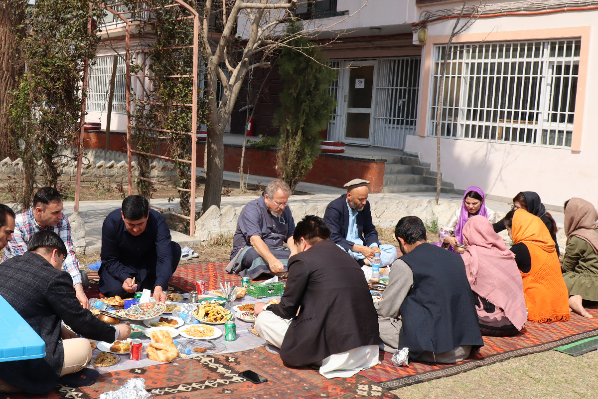 Zum letzten Mal wurde der Internationale Frauentag mit dem Team von Caritas international in Kabul gefeiert. Nach der Machtübernahme durch die Taliban im August 2021 war dies nicht mehr möglich.