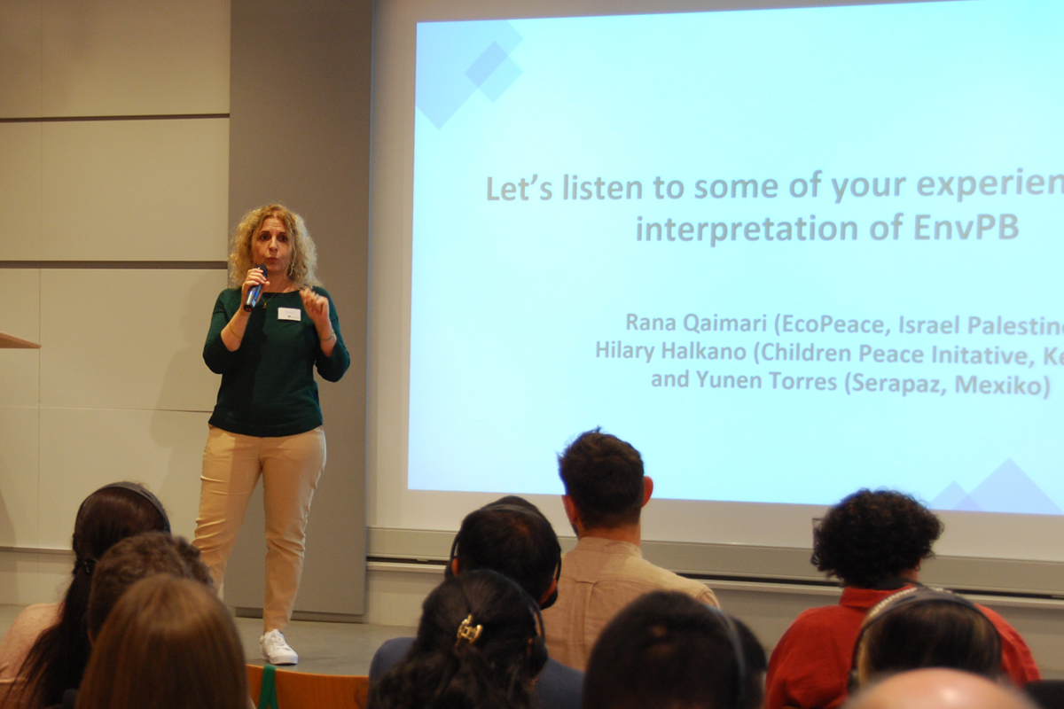 Rana Qaimari spricht über EcoPeace Middle East in Ramallah