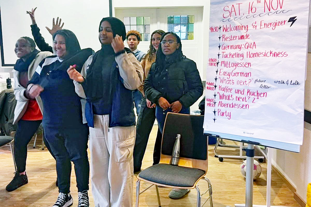 junge Frauen, Freiwilligendienstleistende im FID Seminar junge Frauen im Seminar