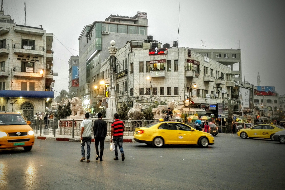 Al-Manara-Platz im Zentrum von Ramallah Der Al-Manara-Platz ist einer der bekanntesten öffentlichen
Plätze im Zentrum von Ramallah.