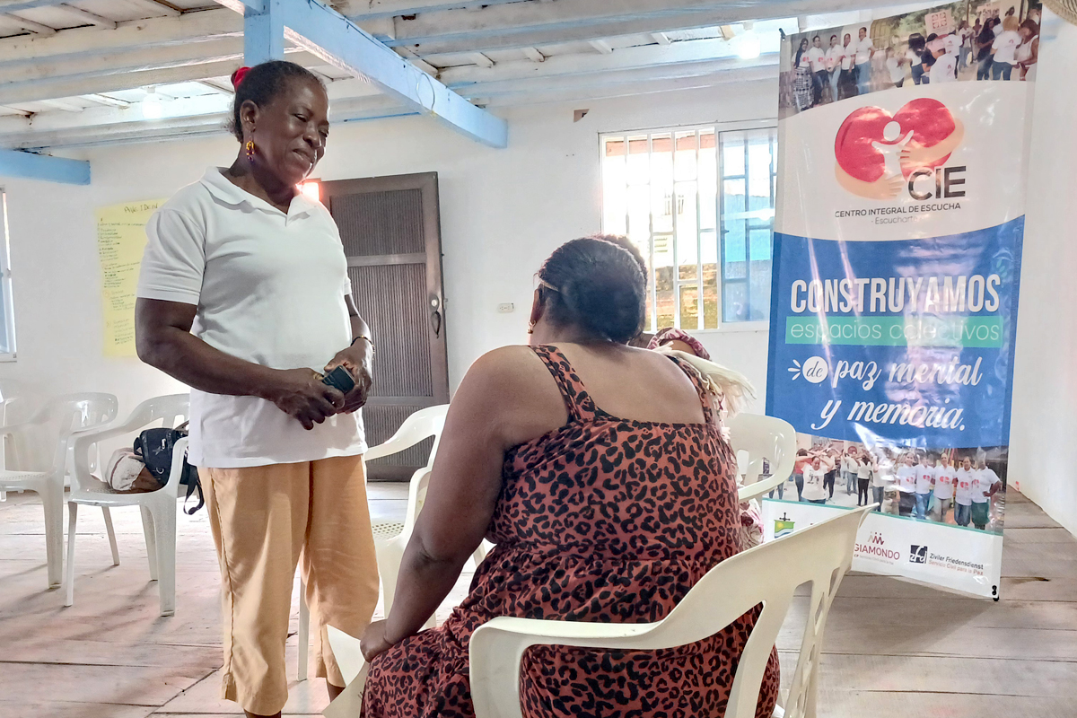 zwei Frauen im Gespräch zwei Frauen im Gespräch