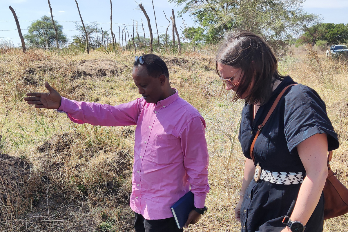 Fitsum Teddla und ZFD-Koordinatorin Karolin Loch Fitsum Teddla und ZFD-Koordinatorin Karolin Loch im Gespräch
