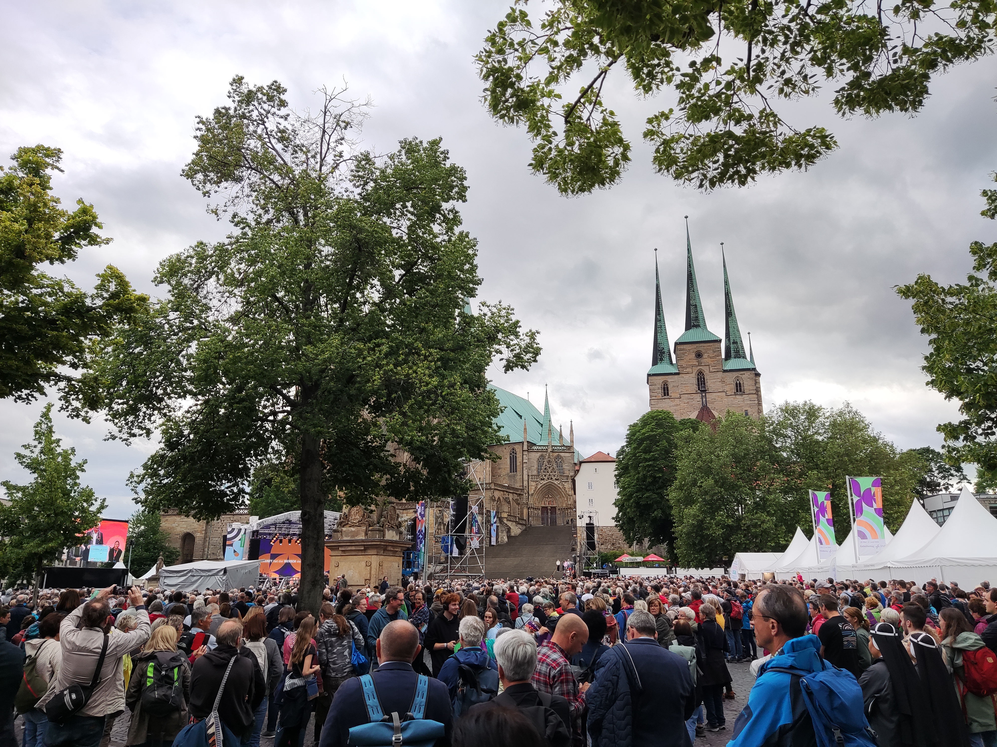 Eröffnungsveranstaltung auf dem Domplatz in Erfurt.