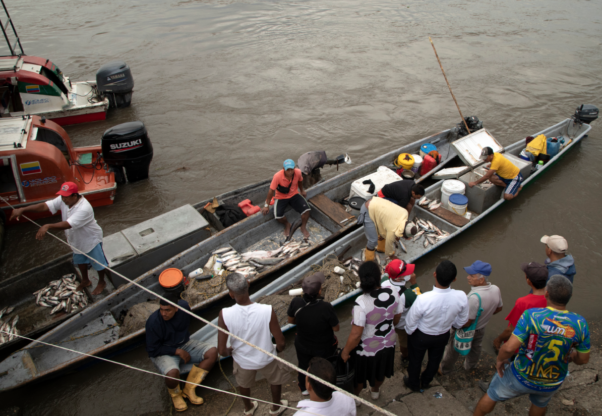 Fracking hat auch auf die handwerkliche Fischerei im kolumbianischen Rio-Magdalena-Becken weitreichende Auswirkungen. Unzählige Gewässer könnten von einer möglichen Verunreinigung durch Öl oder Chemikalien betroffen sein – mit wirtschaftlichen, sozialen und kulturellen Folgen für die dortigen Gemeinden.