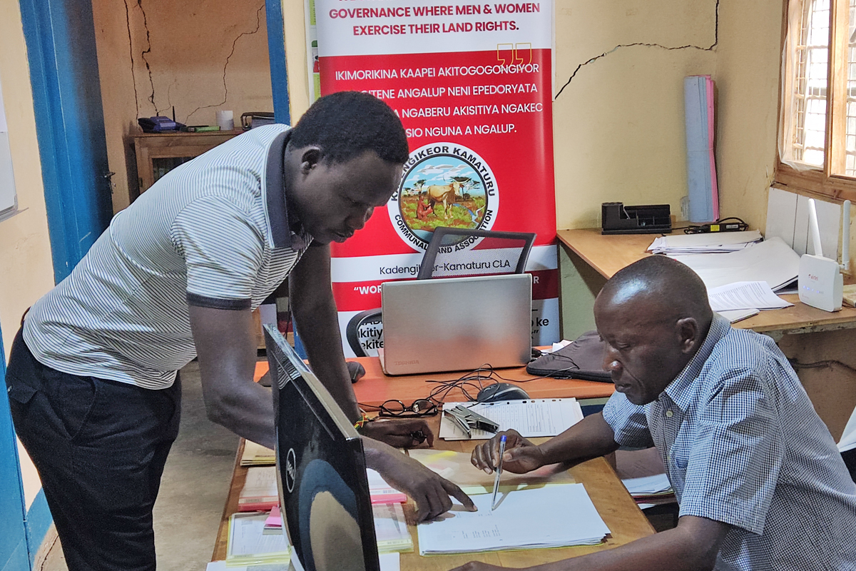 im Büro zwei Männer im Büro