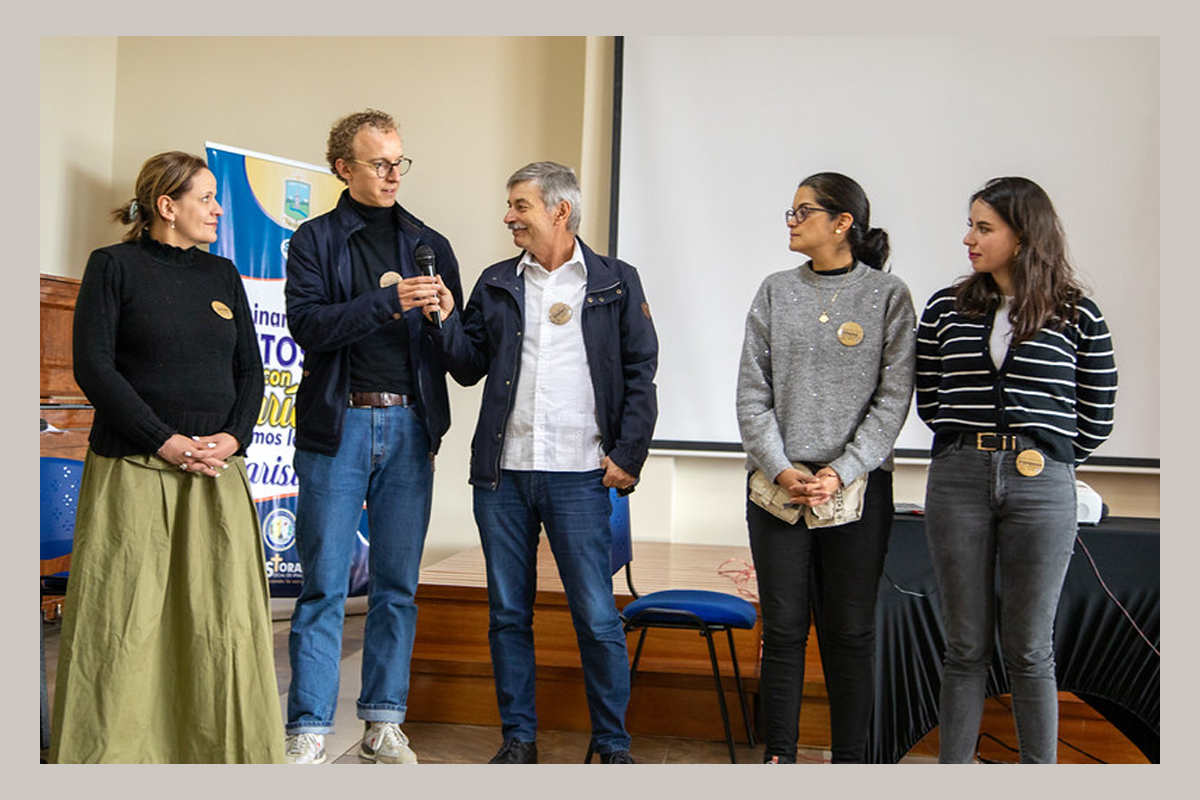 Das Team der ZFD-Koordination von AGIAMONDO in Kolumbien stellt sich zu Beginn des Treffens in Ipiales vor: Natalia de la Vega, Philipp Spinner, Stefan Pleisnitzer, Eliana Lombo und Vanessa Buitrago (von links).