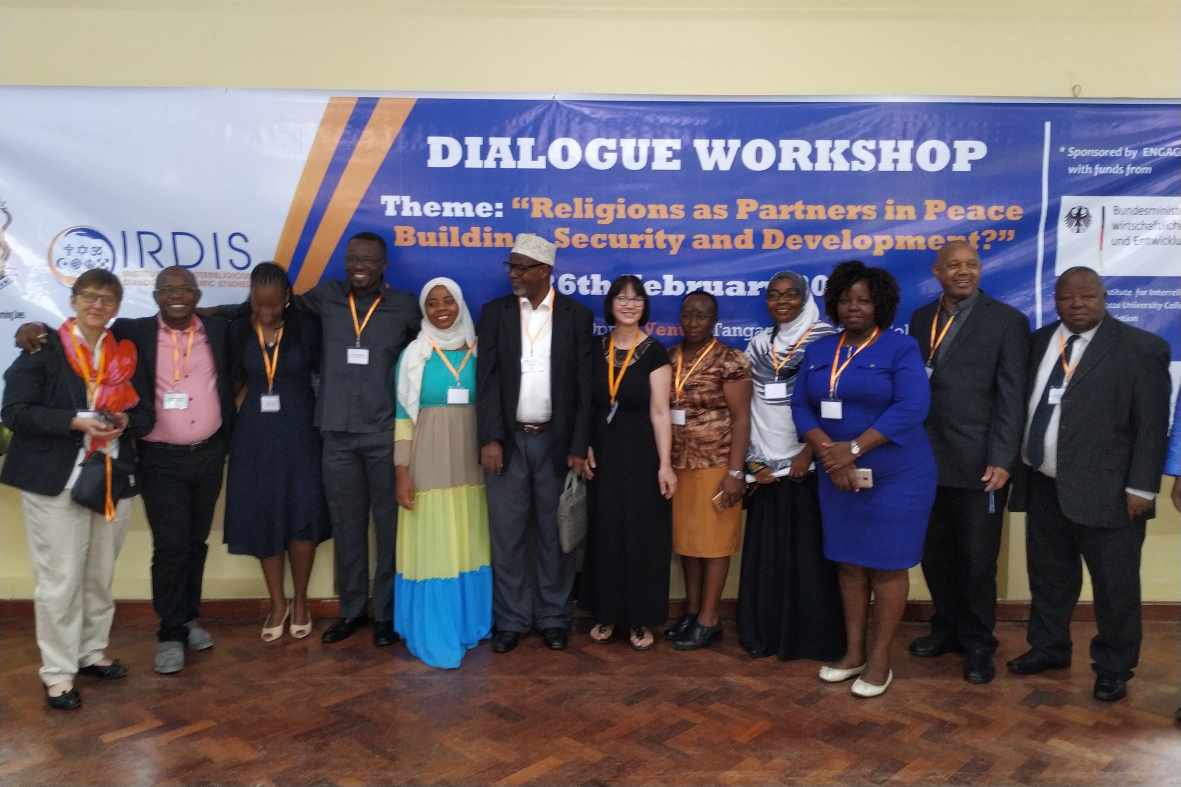 Teilnehmer*innen des EDP-Programms, Gastgeber*innen und Keyspeakers beim Workshop „Religionen als Partner in der Friedensbildung, Sicherheit und Entwicklung?“. 